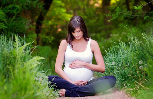Mang thai mà bị bệnh phụ khoa phải làm sao?