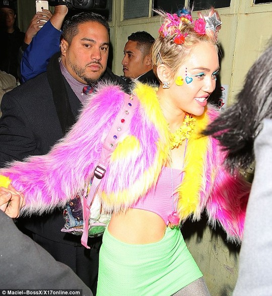 Miley Cyrus quậy tưng bừng mừng sinh nhật
