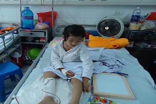 Gia cảnh khó khăn, Bệnh viện Việt Đức, Kiệt quệ