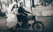 Ảnh cưới tái hiện Sài Gòn xưa của cặp 'mỗi năm chia tay 2 lần'