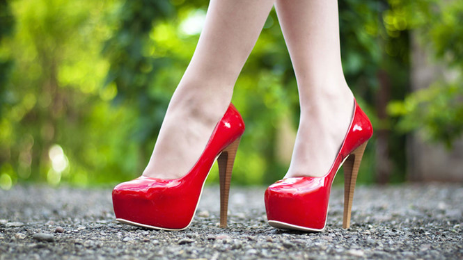 Mang giày cao gót mỗi ngày làm tăng nguy cơ ung thư