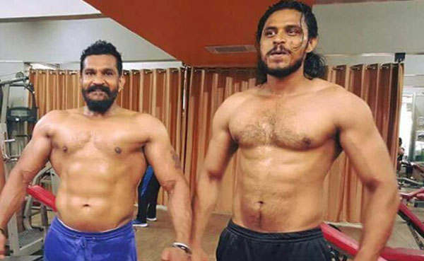 Anil Kumar và Raghav Uday (từ trái sang phải). Ảnh: NDTV