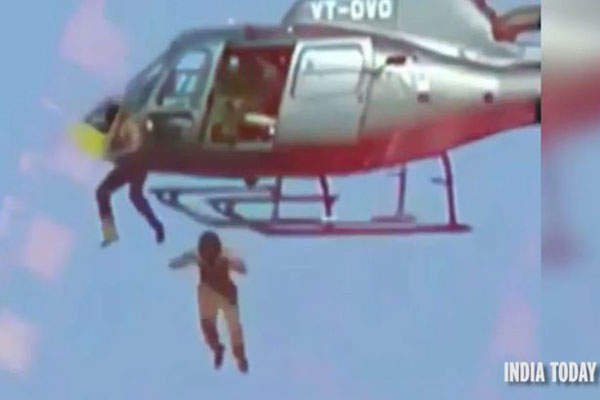 Diễn viên Ấn Độ tử vong sau cú nhảy từ trực thăng